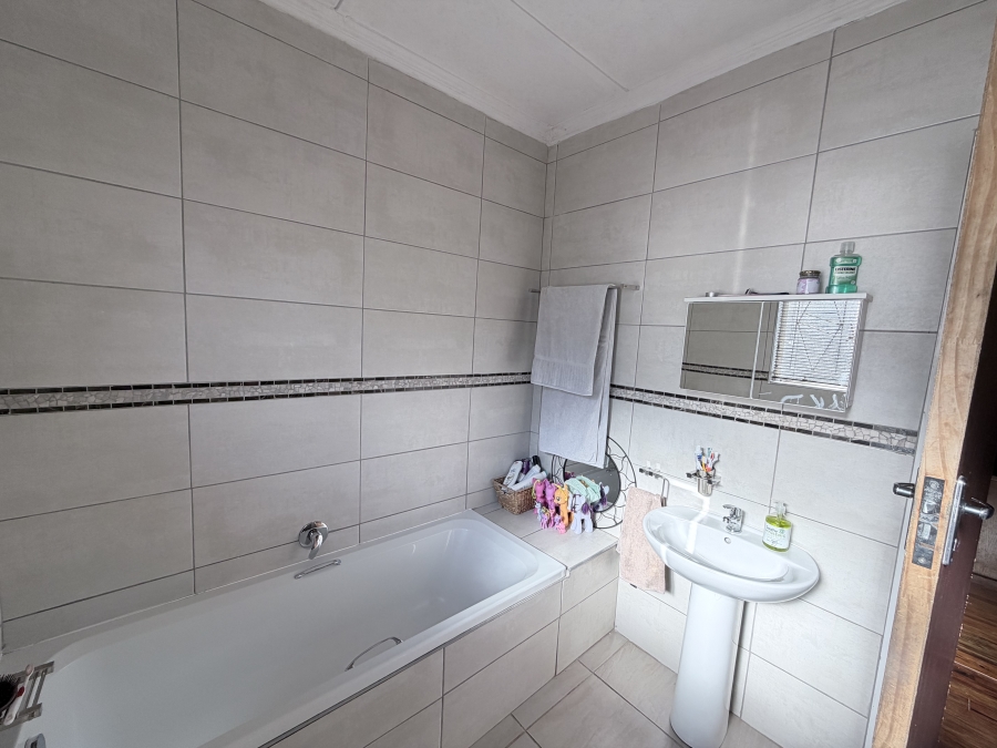 3 Bedroom Property for Sale in Bergsig Eastern Cape